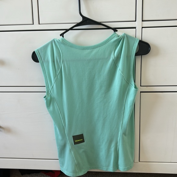 Lululemon top - Picture 2 of 3